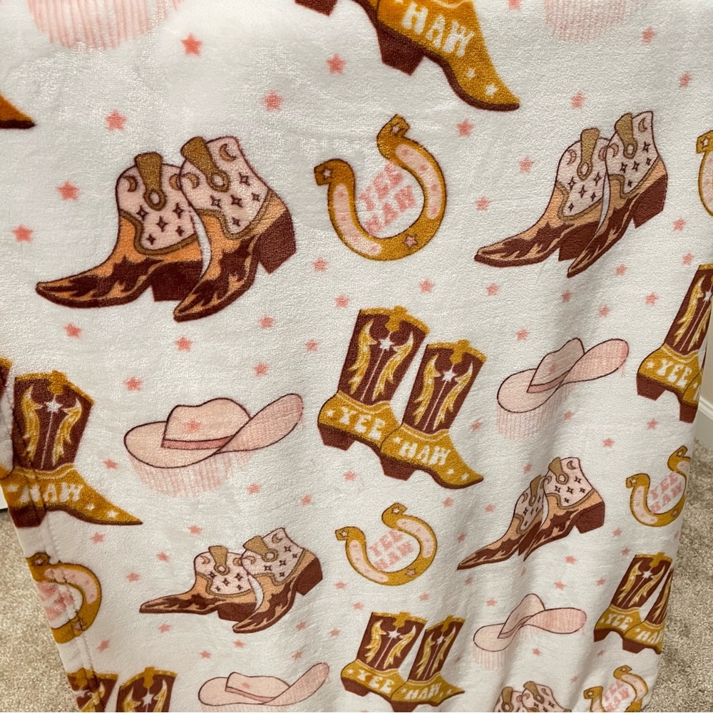 Rachel Roy Disco Disco Cowgirl Plush Throw Blanket Horseshoe Boots Hat White